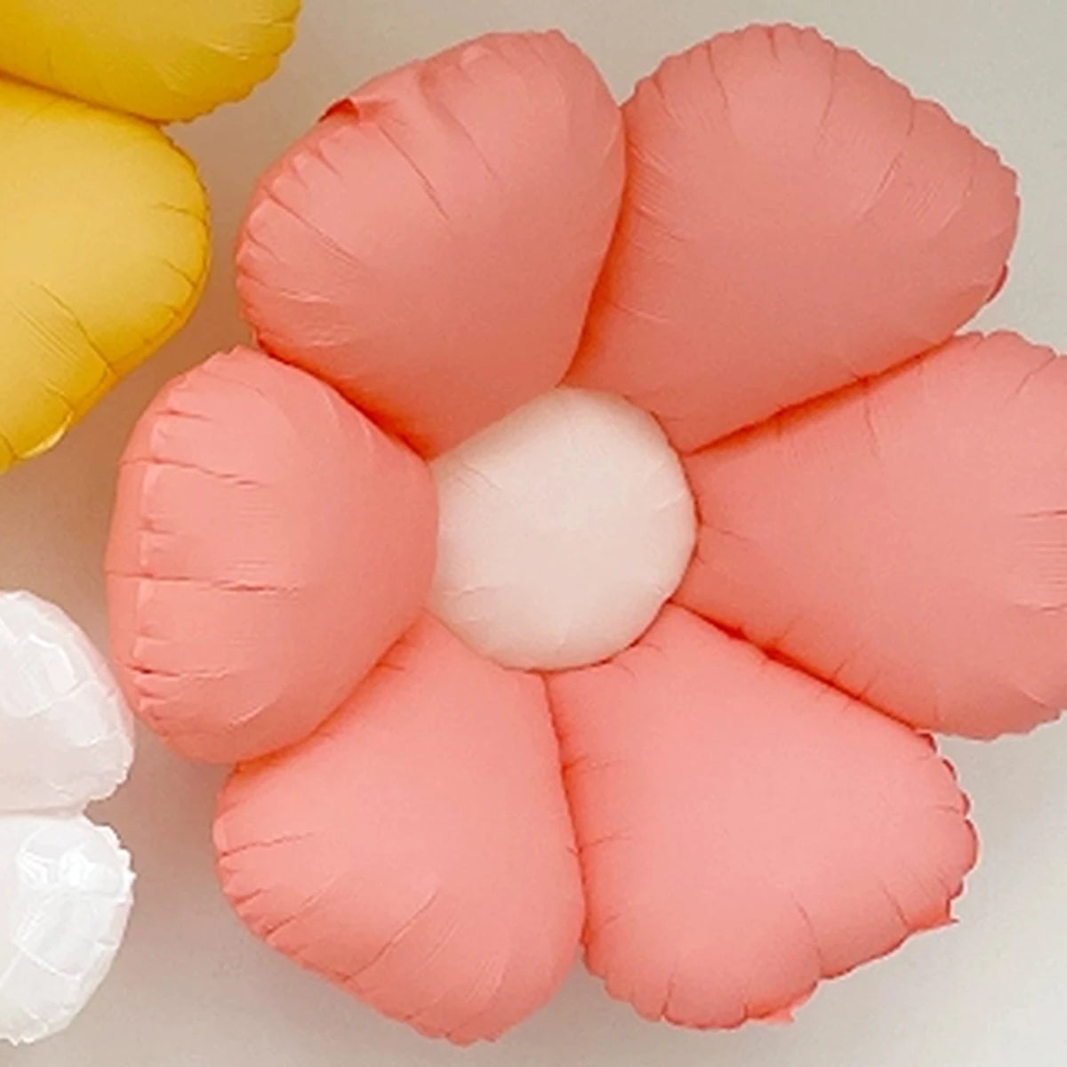 Retro Daisy Balloons